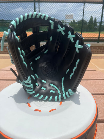 11.5" CUB SERIES RHT H-WEB WITH MINT LACE