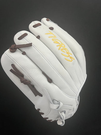 PRO KIP RHT H-WEB WHITE W/ YELLOW LOGO AND BROWN LACE