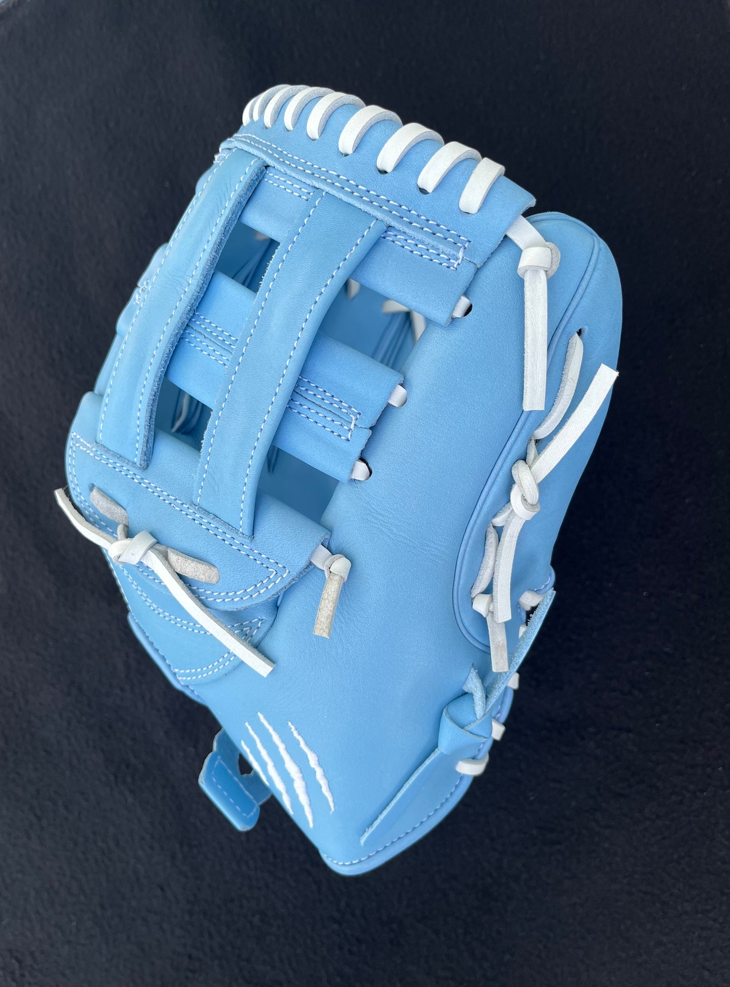 CUB SERIES LIGHT BLUE AND WHITE RHT/LHT