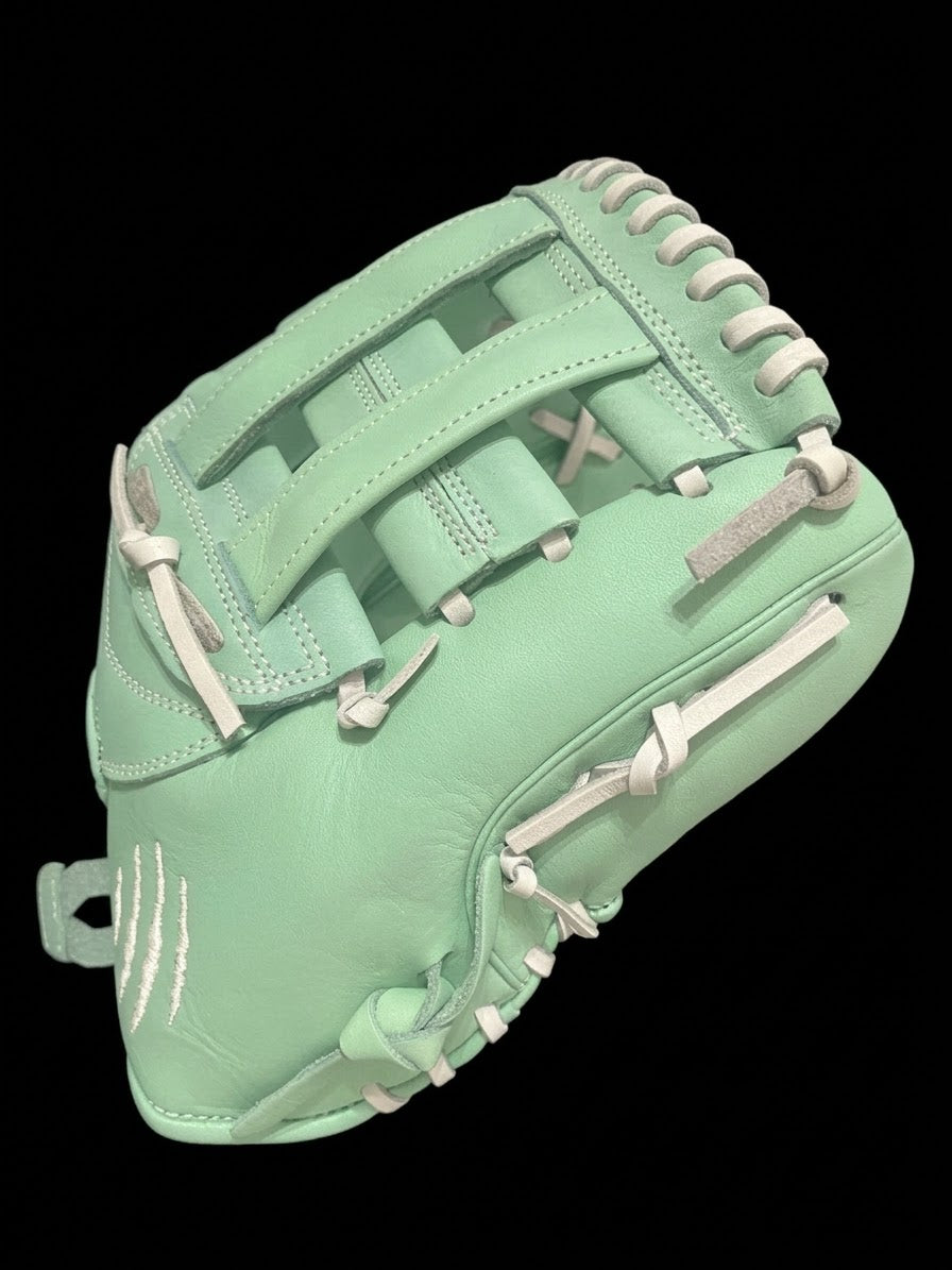 CUB SERIES MINT W/ WHITE LACE AND LOGO