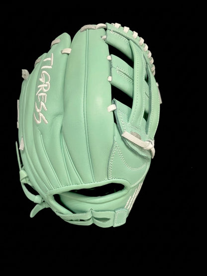 CUB SERIES MINT W/ WHITE LACE AND LOGO