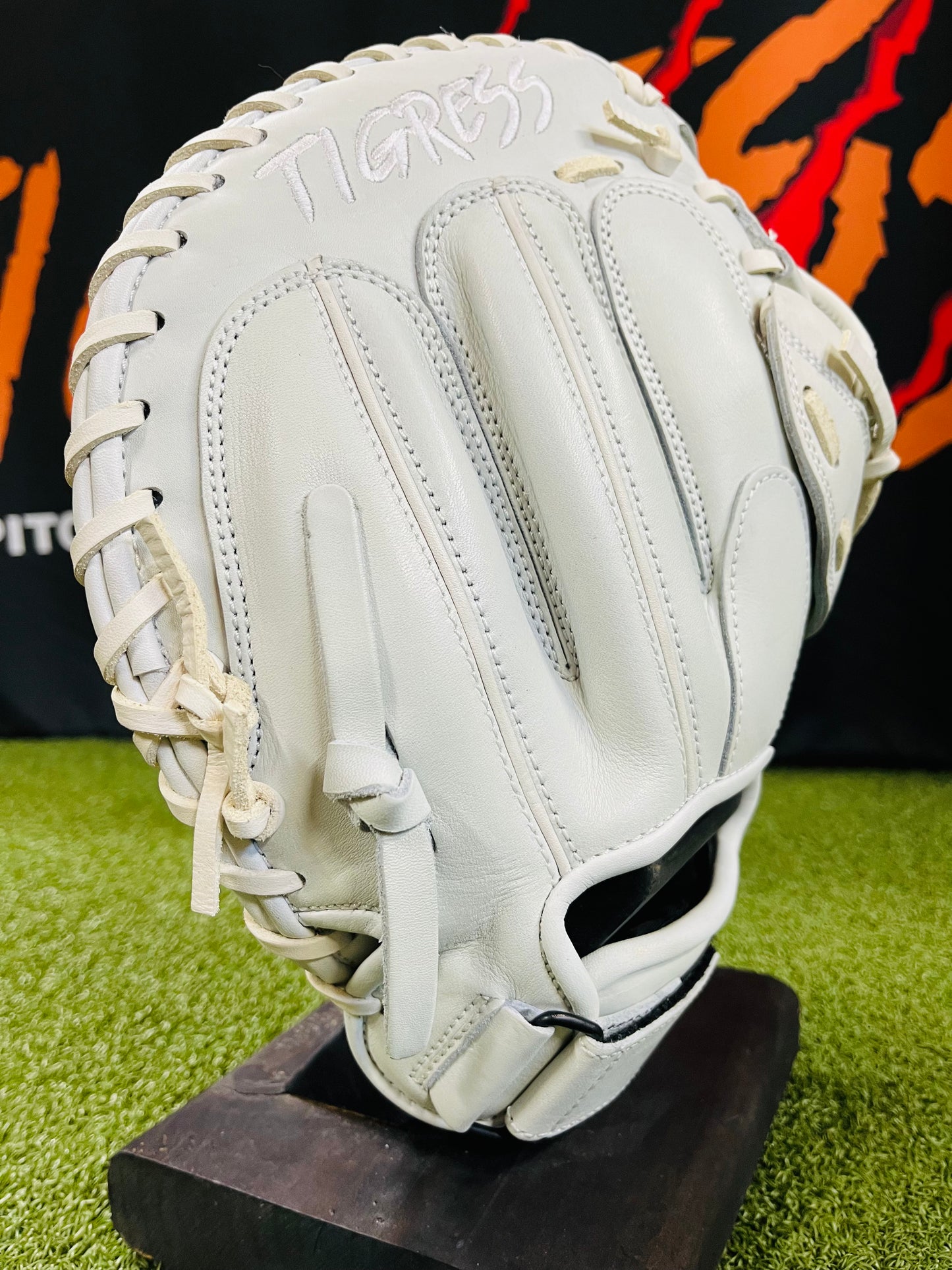 CUB 33" CATCHER'S MITT WHITE WITH WHITE LOGO