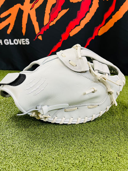 CUB 33" CATCHER'S MITT WHITE WITH WHITE LOGO